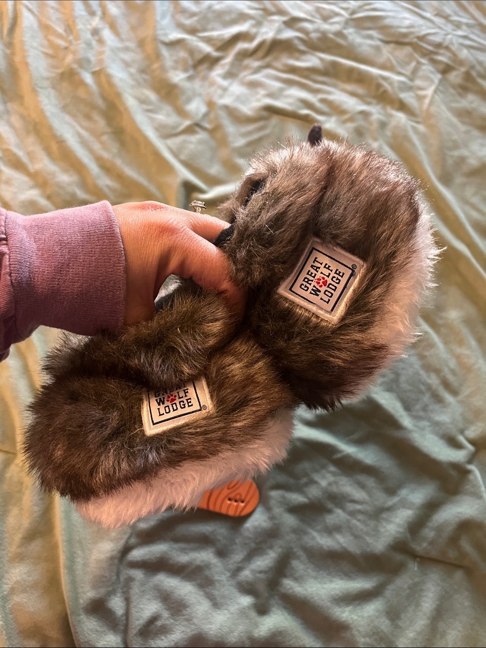 SlipPaws Kids Brown Size 10-12 Faux Fur Great Wolf Lodge Paw Slippers - Picture 3 of 3